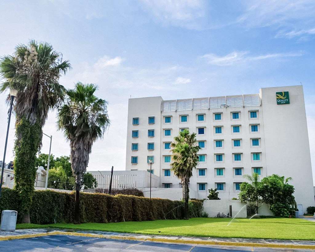 Quality Inn Monterrey La Fe Экстерьер фото